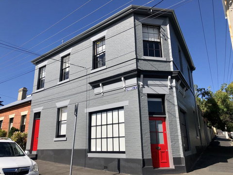 Cromwell Apartment - 3 Red Doors Battery Point - New Castle Holiday 0