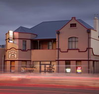 Cross Keys Hotel - New Castle Holiday