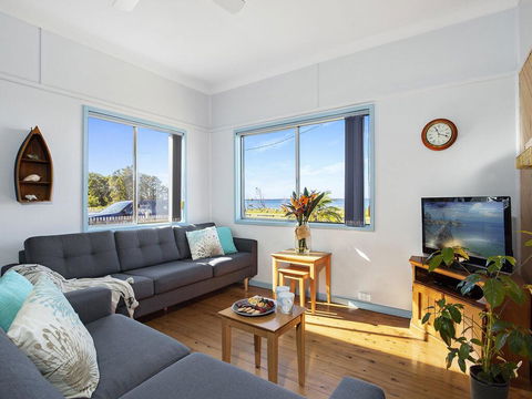 Crystal Blue - Views Across The Bay - New Castle Holiday 1