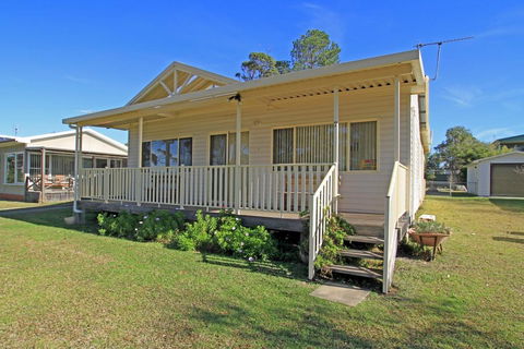 Cudmirrah Reef Cottage - New Castle Holiday 1