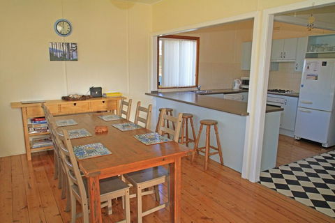 Cudmirrah Reef Cottage - New Castle Holiday 3