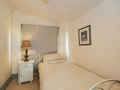 Culburra Cottage - Charming Country Style Cottage - New Castle Holiday 3
