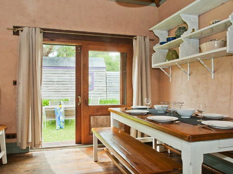 Culburra Cottage - Charming Country Style Cottage - New Castle Holiday 1