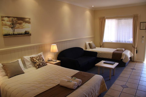 Dalby Mid Town Motor Inn - New Castle Holiday 2