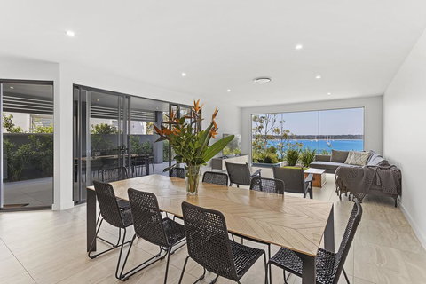 Danalene Parade, 46B Maggie's Place - New Castle Holiday 2