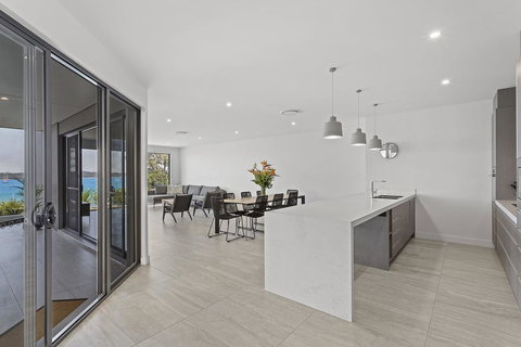 Danalene Parade, 46B Maggie's Place - New Castle Holiday 3