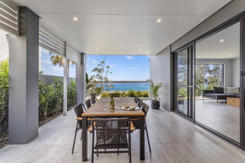 Danalene Parade, 46B Maggie's Place - New Castle Holiday 0