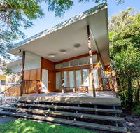 Decked out for a Fantastic Holiday - Winnett St Woorim Upstairs only - New Castle Holiday