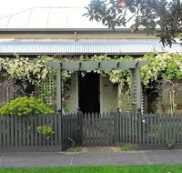 Delightful Cottage - New Castle Holiday