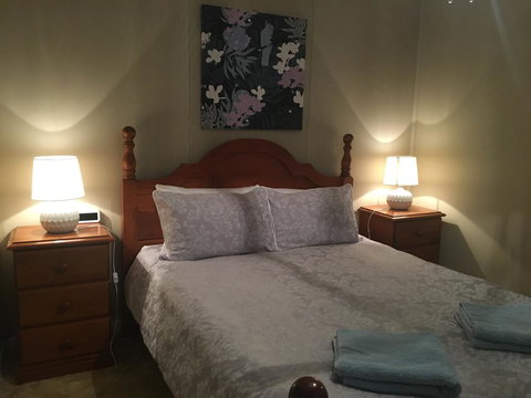 Desert Flower Cottages On Wolfram St - New Castle Holiday 0