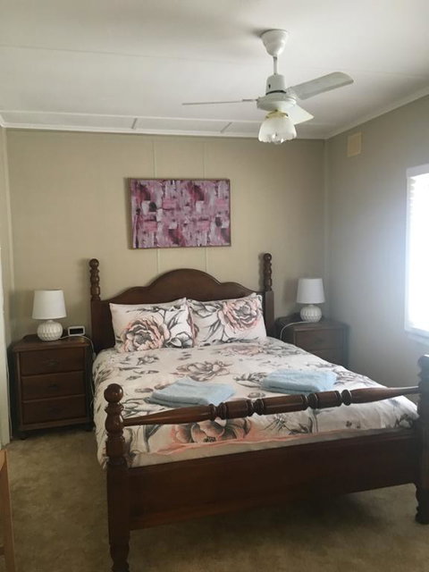 Desert Flower Cottages On Wolfram St - New Castle Holiday 1