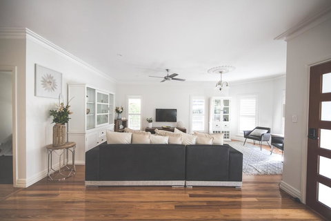 Diggers Beach Cottage - New Castle Holiday 3