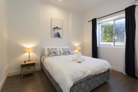 Dingo At White Gum Lodge - New Castle Holiday 2