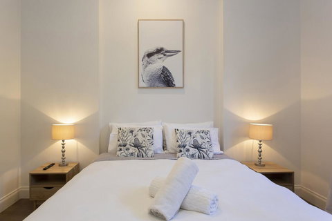 Dingo At White Gum Lodge - New Castle Holiday 1