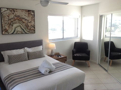 Direct Hotels - North Shore Kawana - New Castle Holiday 3