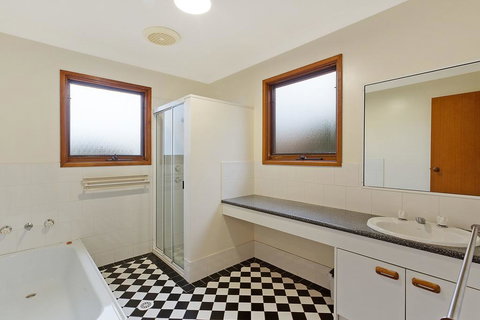 Dollini Street (Unit 2) - New Castle Holiday 1