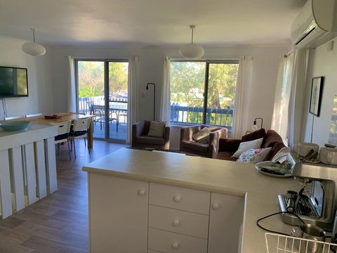 Dolphin Dreaming - 16 Dolphin Avenue - New Castle Holiday 3