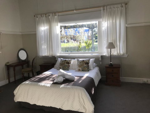 Dunkeld Old Bakery Accommodations - New Castle Holiday 0