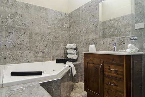 Eagle Foundry Bed & Breakfast - New Castle Holiday 1