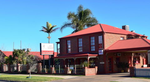 Early Australian Motor Inn - New Castle Holiday 1
