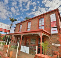 Early Australian Motor Inn - New Castle Holiday