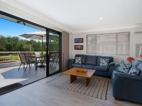 East Light - New Castle Holiday 3