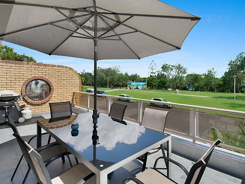 East Light - New Castle Holiday 0