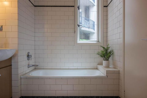 East Melbourne - New Castle Holiday 2