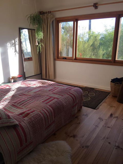 Eco-renovated Light-filled House On A Hill - New Castle Holiday 3