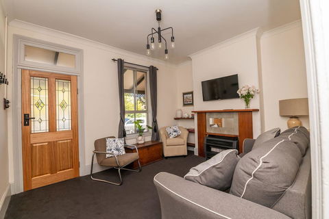 Edward Cottage Heritage, Central, Comfortable. - New Castle Holiday 1