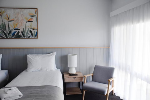 Eight Spence - New Castle Holiday 1