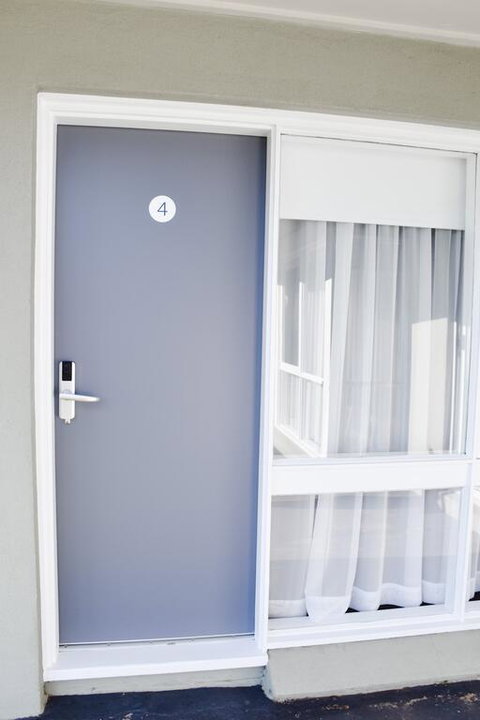 Eight Spence - New Castle Holiday 3