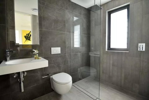 EIGHT TWO NINE TWO V: BONDI BEACH - New Castle Holiday 3