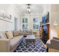 Elegant Renovated Terrace Close To City - New Castle Holiday