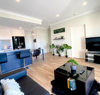 Elegantly Appointed BRAND NEW Luxurious Apartment - New Castle Holiday