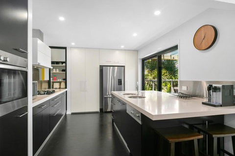 Elevated Beachside Sanctuary - New Castle Holiday 3