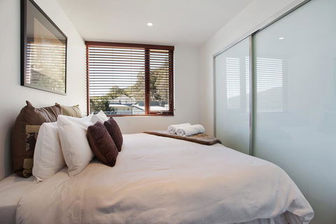 Elevation Apartments - New Castle Holiday 1