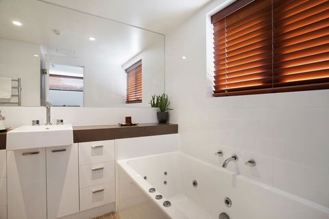 Elevation Apartments - New Castle Holiday 3