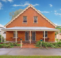 Eliza 1875 Red Brick Duplex Townhouse - New Castle Holiday