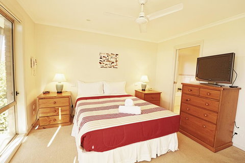 Ella Bleu - New Castle Holiday 1