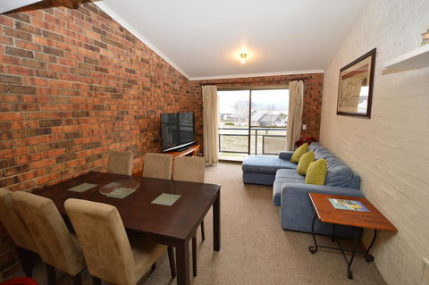 Ellswood 6 - New Castle Holiday 0