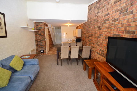 Ellswood 6 - New Castle Holiday 2