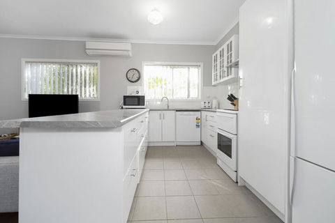 Eloora House, Blue Bay - New Castle Holiday 2