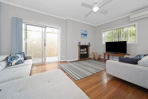 Eloora House, Blue Bay - New Castle Holiday 1