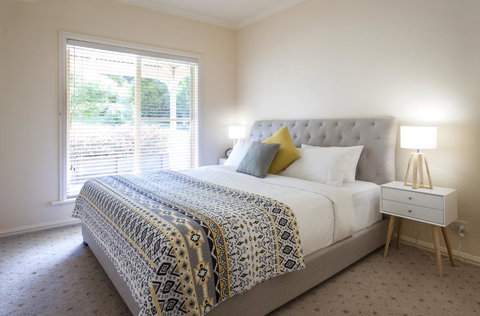 Emerald Cottage - New Castle Holiday 0