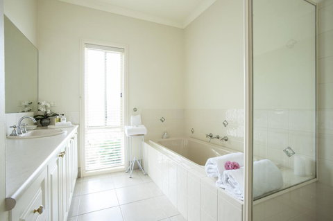 Emerald Cottage - New Castle Holiday 3