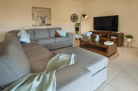 Emerald Lodge - New Castle Holiday 3