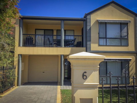 Endeavour 6 - New Castle Holiday 1