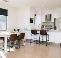 Endsleigh II - Cosy 2 Bedroom Villa Free Wifi Near CBD - New Castle Holiday