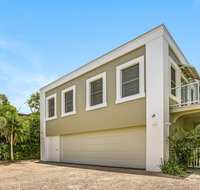 Enjoy the views Sunshine Beach - New Castle Holiday